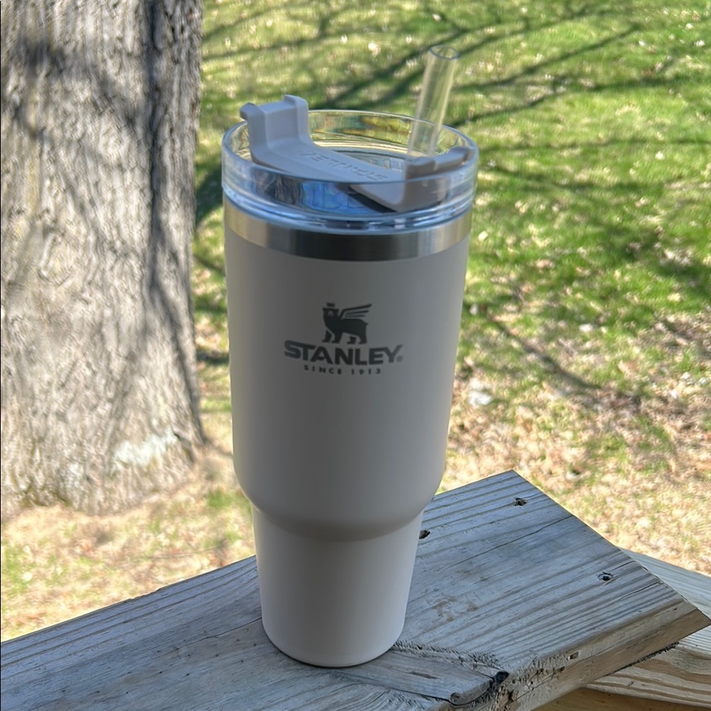 Stanley tan Tumbler with Straw